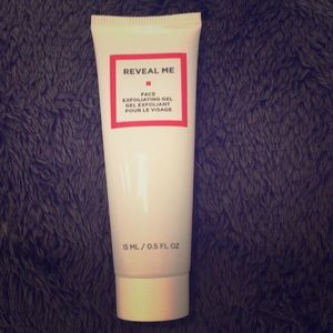 Reveal me face exfoliating gel.
